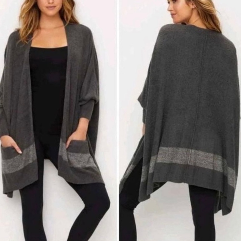 Barefoot Dreams Cliffside wrap. GUC